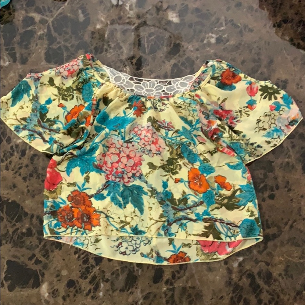 Love2Love Sheer Patterned Blouse. Size Small.